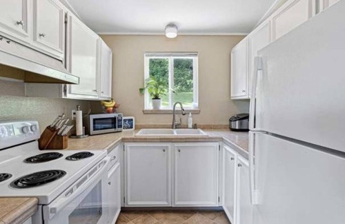 Gig Harbor Maison | Charming house near downtown Gig Harbor waterfront