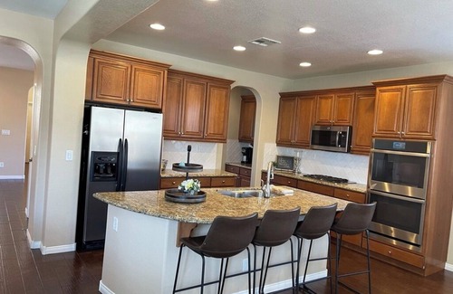 North Las Vegas Maison | Charming house with saltwater pool and hot tub