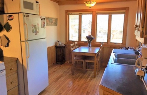 Southold Maison | Charming house walking distance from beautiful Kenney’s Beach