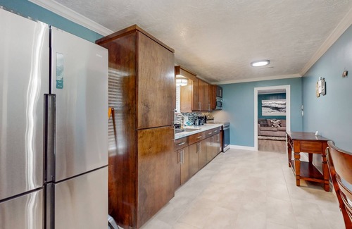 Porter Maison | Charming house with enclosed backyard, Hammock and W/D