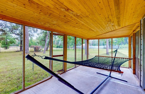 Porter Maison | Charming house with enclosed backyard, Hammock and W/D