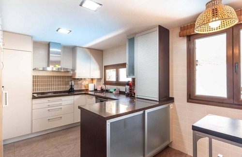 Durcal Villa | Charming house with pool and barbecue area