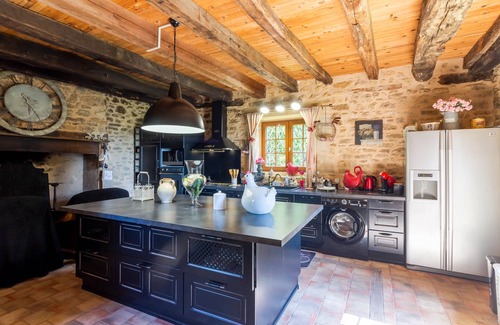 Anlhiac Maison | Charming House with Pool and Valley View in Anlhiac