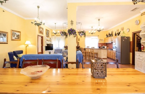 Durcal Villa | Charmante maison avec piscine, terrasse et WiFi