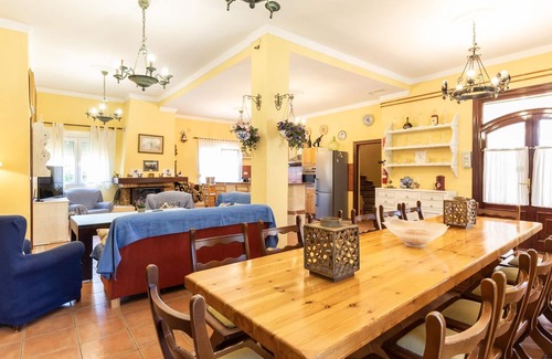 Durcal Villa | Charmante maison avec piscine, terrasse et WiFi