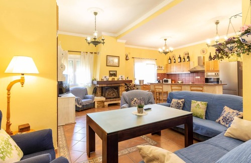 Durcal Villa | Charmante maison avec piscine, terrasse et WiFi