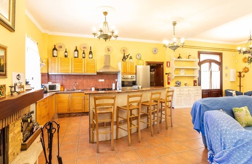 Durcal Villa | Charmante maison avec piscine, terrasse et WiFi