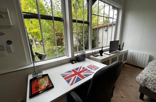 Le Parc Saint-Maur Appartement | Charming independent guest house - spacious studio with terrace and garden, 25 minutes from Paris