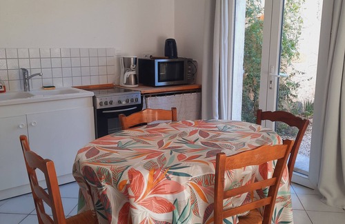 Montagnac Appartement | Charmant gîte de village indépendant avec jardin (proche de Pezenas)