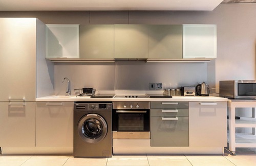 Flora Park Appartement | Charming Industrial-Chic Apartment with Views