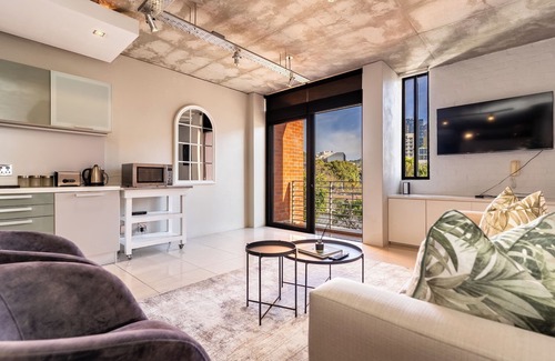 Flora Park Appartement | Charming Industrial-Chic Apartment with Views