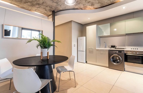 Flora Park Appartement | Charming Industrial-Chic Apartment with Views