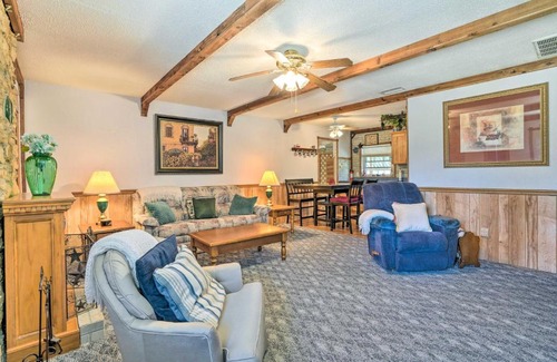 Ingram Maison | Charming Ingram Home with Yard and Furnished Patio!