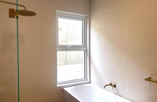 Petersham North Maison | Charming Innercity Furnished 3 bedroom House 10 min bus from City