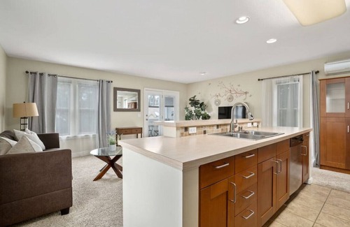 South Park Appartement | Charming Junipera One Bdrm in great location! (B)