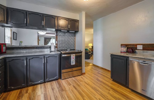 Newkirk Maison | Charming Kaw Lake Country Home w/ Game Room!