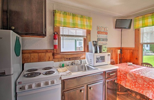 Laconia Cabine | Charming Laconia Cottage: Walk to Weirs Beach