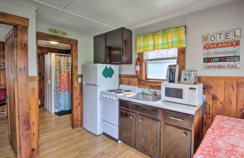 Laconia Cabine | Charming Laconia Cottage: Walk to Weirs Beach