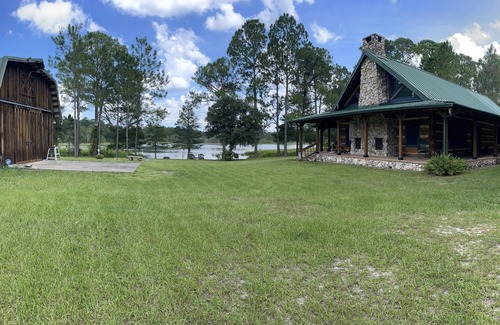 Paisley Cabine | Charming Lake Front Cabin