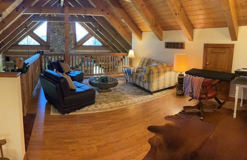 Paisley Cabine | Charming Lake Front Cabin