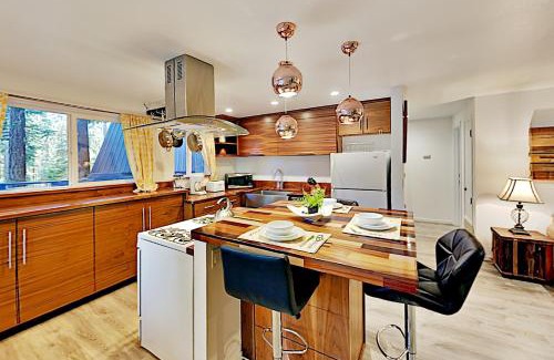 Carnelian Bay Maison | Charming Lake Tahoe Cabin