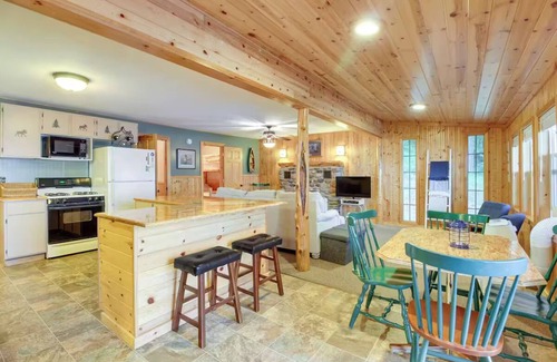 Aitkin Cabine | Charming Lakefront Cabin on Clean & Clear Big Pine Lake. Pet Friendly!