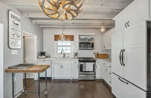 Weirs Beach Maison | Charming Lakefront Cottage Nearby to the Weirs with dock and sand beach