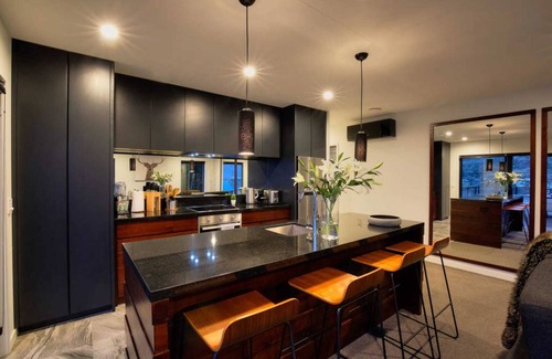 Frankton Maison | Charming Lakeview Home with Remarkable Views!
