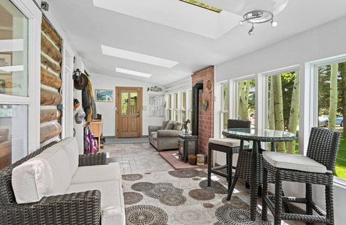 Snowmass Village Maison | Charming log house in Snowmass with all the amenities.