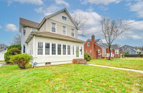 Freeport Maison | Charming Long Island Home with Fenced Yard!
