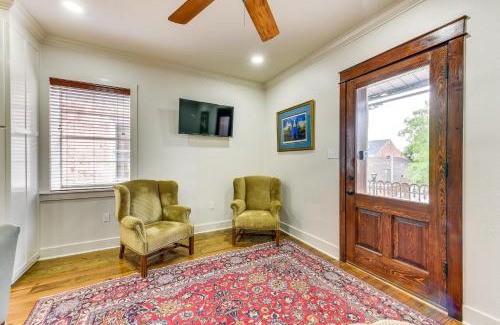 New Roads Appartement | Charming Louisiana Getaway with Furnished Balcony!