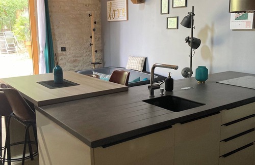 Lalbenque Maison | Gîte de charme Lovela et son spa feu de bois
