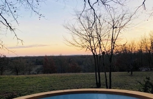 Lalbenque Maison | Gîte de charme Lovela et son spa feu de bois