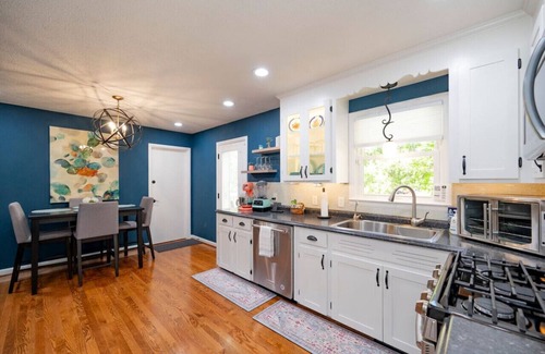 Lynchburg Maison | *Charming Lynchburg Haven | Comfort & Convenience!