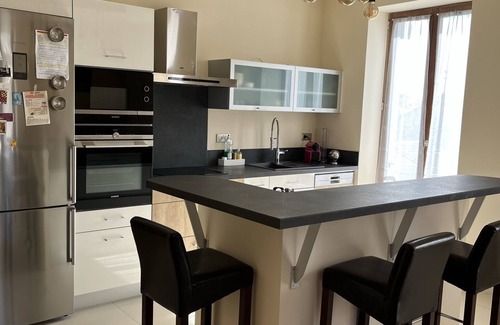Quarante Maison | Charmante maison de Maitre avec piscine privée au centre du village