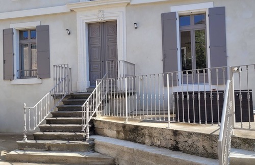 Quarante Maison | Charmante maison de Maitre avec piscine privée au centre du village