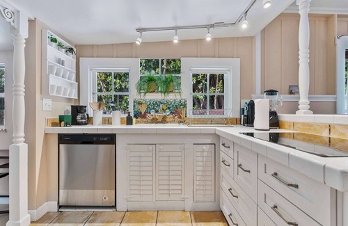 Southwest Coconut Grove Maison | Charming Mango Grove Cottage, Coconut Grove