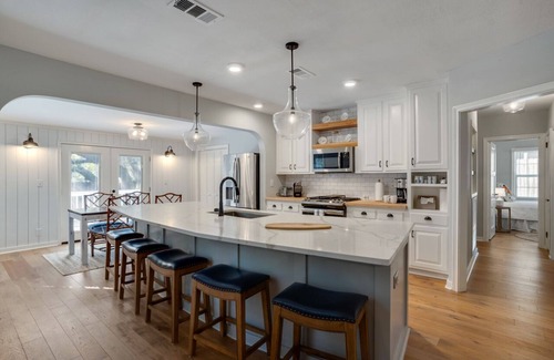 Glenview-Pinegrove Maison | Charming Midtown Gem!!