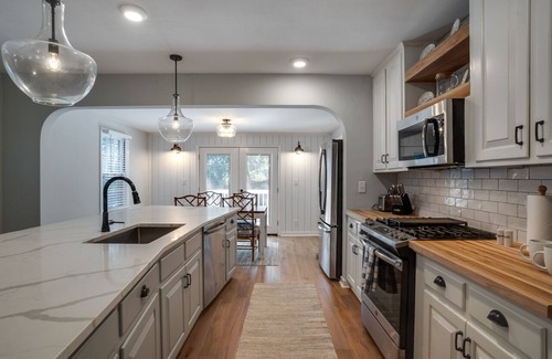 Glenview-Pinegrove Maison | Charming Midtown Gem!!
