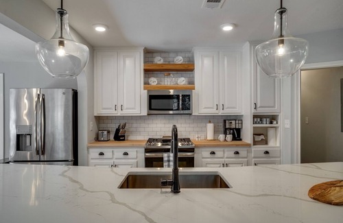 Glenview-Pinegrove Maison | Charming Midtown Gem!!