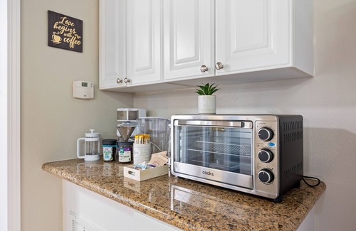 Midtown Sacramento Appartement | Charming Midtown Home w/King Bed, Private Parking, near Sutter Medical