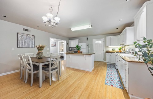 Midtown Sacramento Appartement | Charming Midtown Home w/King Bed, Private Parking, near Sutter Medical