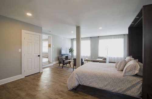 Burdett Autre | Charming Modern Farmhouse