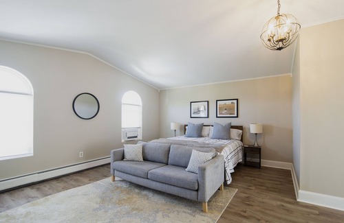 Burdett Autre | Charming Modern Farmhouse