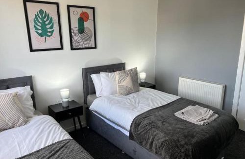 Dundee Appartement | Charming, Modern Flat sleeps 5