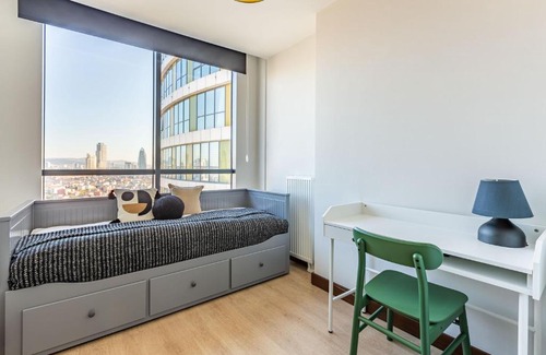 Atasehir Appartement | Charming Modern Flat with Captivating City View in Atasehir