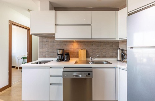 Atasehir Appartement | Charming Modern Flat with Captivating City View in Atasehir