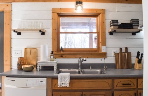 Pine Mountain Cabine | Charming Modern Log Cabin Near FDR State Park & Callaway Gardens