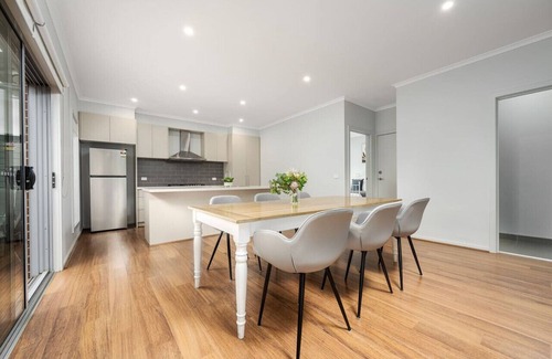 Boronia Maison | Charming & Modern Mountain View Townhouse