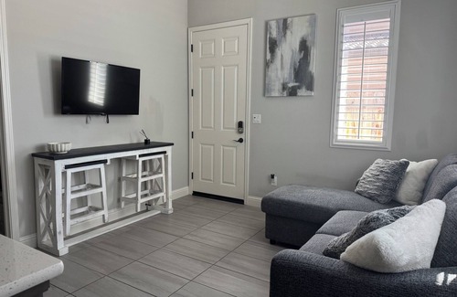 Raisin Appartement | Charming Modern Private In-Law Suite in Clovis – Separate Entrance